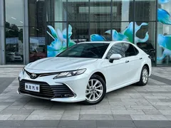 2021 Toyota Camry 2.0G Luxury, белый — фото 1