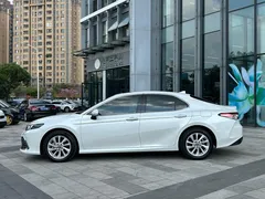 2021 Toyota Camry 2.0G Luxury, белый — фото 3