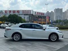 2021 Toyota Camry 2.0G Luxury, белый — фото 5