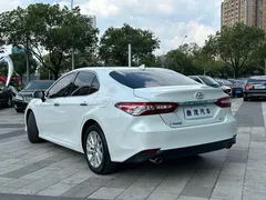 2021 Toyota Camry 2.0G Luxury, белый — фото 6