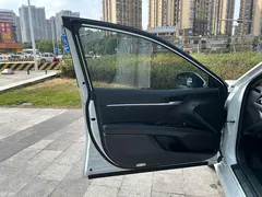 2021 Toyota Camry 2.0G Luxury, белый — фото 9