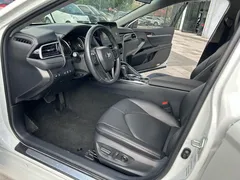 2021 Toyota Camry 2.0G Luxury, белый — фото 10