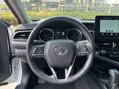 2021 Toyota Camry 2.0G Luxury, белый — фото 17