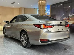 2021 Lexus ES 200 Excellence — фото 4