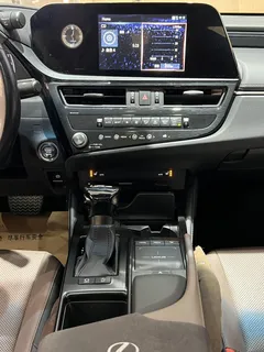 2021 Lexus ES 200 Excellence — фото 16