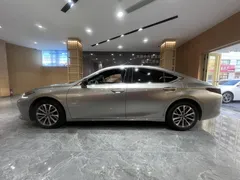 2022 Lexus ES 200 Excellence — фото 2