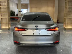 2022 Lexus ES 200 Excellence — фото 4
