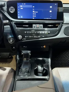 2022 Lexus ES 200 Excellence — фото 15