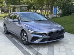 2023 Hyundai Elantra 1.5L CVT LUX Premium, синий — фото 3