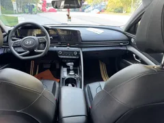 2023 Hyundai Elantra 1.5L CVT LUX Premium, синий — фото 6