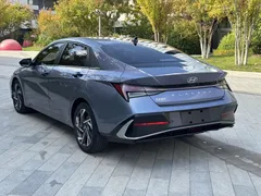 2023 Hyundai Elantra 1.5L CVT LUX Premium, синий — фото 10