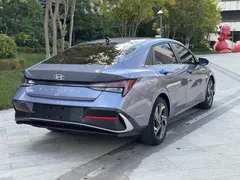 2023 Hyundai Elantra 1.5L CVT LUX Premium, синий — фото 11
