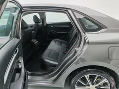 2022 Geely Emgrand 4th Gen 1.5L CVT Premium — фото 13