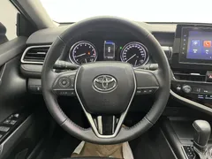 2023 Toyota Camry 2.0GVP Leading, белый — фото 9