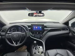 2023 Toyota Camry 2.0GVP Leading, белый — фото 11