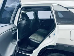 2022 Toyota RAV4 2.0L CVT 4WD Fashion Plus, белый — фото 13