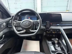 2022 Hyundai Elantra 1.5L CVT LUX Black Knight Limited Edition — фото 8