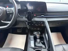 2022 Hyundai Elantra 1.5L CVT LUX Black Knight Limited Edition — фото 12