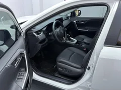 2023 Toyota RAV4 2.0L CVT 2WD Fashion Plus, белый — фото 12