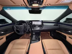2022 Lexus ES 200 Excellence — фото 9