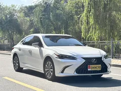 2022 Lexus ES 200 Excellence, белый — фото 3