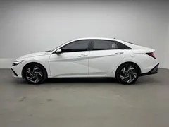 2023 Hyundai Elantra 1.5L CVT LUX Premium, белый — фото 4