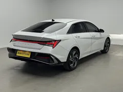2023 Hyundai Elantra 1.5L CVT LUX Premium, белый — фото 7