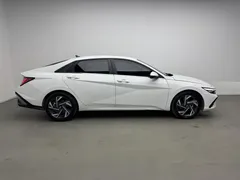 2023 Hyundai Elantra 1.5L CVT LUX Premium, белый — фото 8