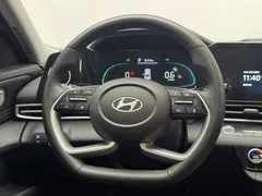 2023 Hyundai Elantra 1.5L CVT LUX Premium, белый — фото 11