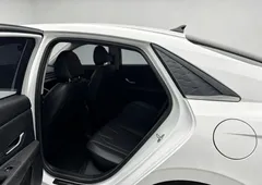 2023 Hyundai Elantra 1.5L CVT LUX Premium, белый — фото 13