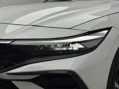 2023 Hyundai Elantra 1.5L CVT LUX Premium, белый — фото 19