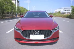 2022 Mazda Mazda3 2.0L AT, красный — фото 2