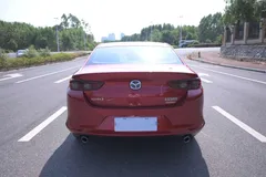 2022 Mazda Mazda3 2.0L AT, красный — фото 5