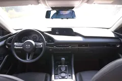 2022 Mazda Mazda3 2.0L AT, красный — фото 9