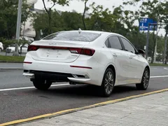 2021 Kia Cerato 1.5L CVT Fashion, белый — фото 3