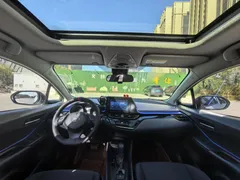 2022 Toyota C-HR 2.0L Leading, белый — фото 5