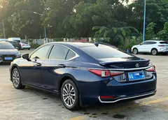 2022 Lexus ES 200 Excellence, синий — фото 4