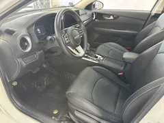 2021 Kia Cerato 1.5L CVT Fashion, белый — фото 10