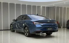 2022 Hyundai Elantra 1.5L CVT LUX Premium, синий — фото 17