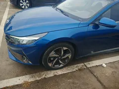 2022 Hyundai Elantra 1.5L CVT LUX Premium, синий — фото 2