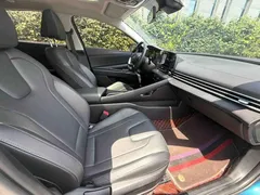 2022 Hyundai Elantra 1.5L CVT LUX Premium, синий — фото 6