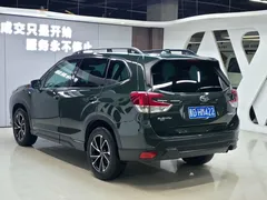 2022 Subaru Forester 2.0i AWD Luxury, зелёный — фото 4