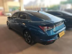 2021 Hyundai Elantra 1.5L CVT LUX Premium, синий — фото 4