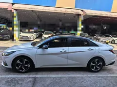 2022 Hyundai Elantra 1.5L CVT LUX Premium, белый — фото 3