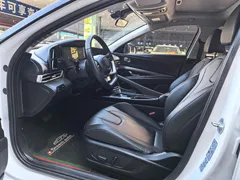 2022 Hyundai Elantra 1.5L CVT LUX Premium, белый — фото 4