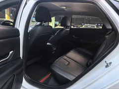 2022 Hyundai Elantra 1.5L CVT LUX Premium, белый — фото 5