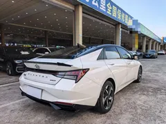 2022 Hyundai Elantra 1.5L CVT LUX Premium, белый — фото 9