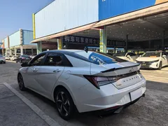 2022 Hyundai Elantra 1.5L CVT LUX Premium, белый — фото 11