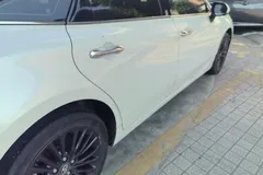 2022 Toyota Avalon 2.5L Touring Premium, белый — фото 6