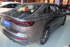2022 Geely Emgrand 4th Gen 1.5L CVT Premium — фото 9